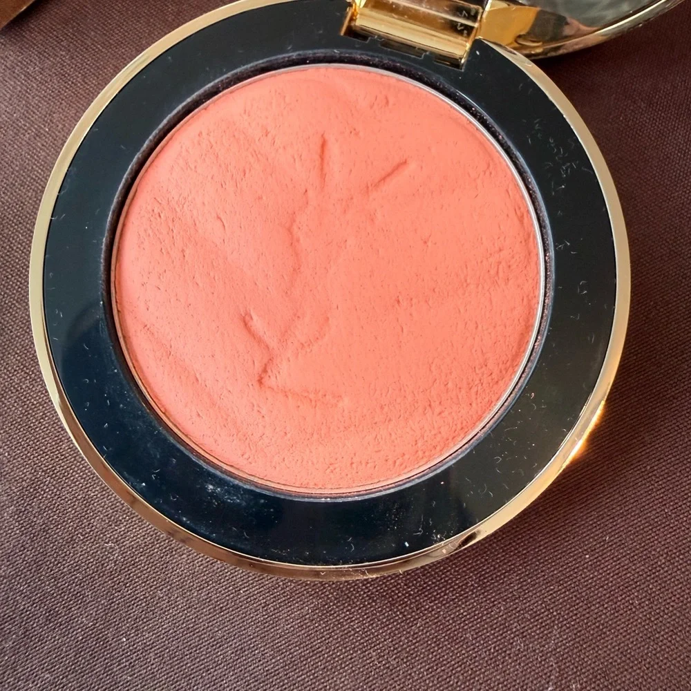 YSL MAKE ME BLUSH - BOLD BLURRING BLUSH
24H ALL DAY LONG - Picture 6 of 6